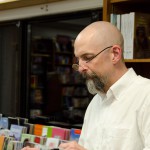 Neal Stephenson signing books